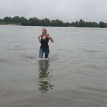 WetPlace: Beautiful Eileen Swimming In Jeans And Black T-Shirt
