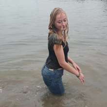WetPlace: Beautiful Eileen Swimming In Jeans And Black T-Shirt
