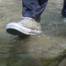 Ag Italian Wetlook: Elaine in river with Converse All Star, socks, jeans and sweaters