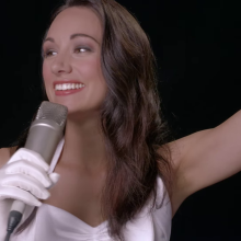 Gater: Women splashed with paint in commercials: Eizo and T-Mobile Klax