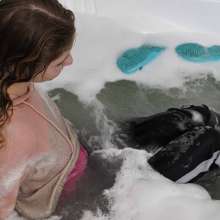 Wet Live Team: Fun Foam Games in the Jacuzzi with Nastya
