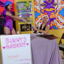 messyhot: Larzstord Dines at Bunnys Bakery and Gets a Messy Surprise