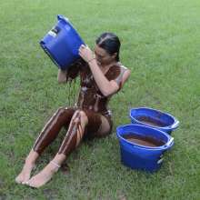 FunFilled Photography: Mallory Sploshes around in Mud!