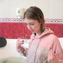 Wet Live Team: Nastya Showed Her Wet Hair, Breasts through a T-shirt And.
