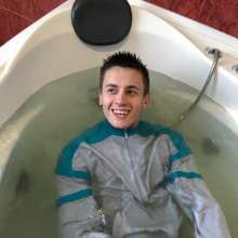 Wet Live Team: Ruslan Was Happy to Take a Hot Bath in a Tracksuit!
