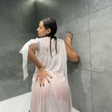 WetPlace: Stunning Anny Shower in Jacuzzi
