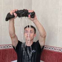 Wet Live Team: This Guy Is Totally Relaxed!  Wet Sexy Torso in a Tight Tee