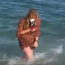 mad_mick_at: Partly wet dresses: Paris Hilton, Rachel Riley, Spanish reporter