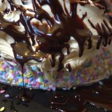 Larzstord: Cake-sitting + Chocolate Sauce'gasm