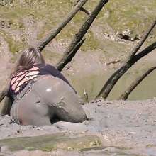 FOXY: Vika with black dress in mud