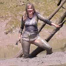 FOXY: Vika with black dress in mud