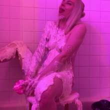 RevSlymsford: Kaydens Wearing Only High Heels, Wanks + Porridges Herself