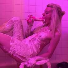 RevSlymsford: Kaydens Wearing Only High Heels, Wanks + Porridges Herself