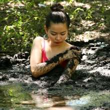 dlodoski: Kim Exploring Peat--Photos
