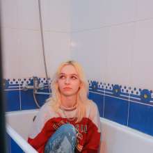 Wet Live Team: Read Book?  Don't Forget to Get Completely Wet Girl