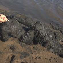 RSSRuinStreetStyle: Lu Tests Her Shiny Adidas Chile 62 Tracksuit in Mud for 24hrs, Day 1