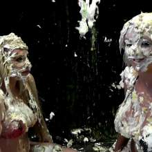 RevSlymsford: Scarlett and Messy Jessie Play Pass The Pie