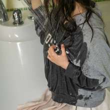 wet.look.me: Wetlook girl in the jacuzzi fully-dressed in a sweaT-shirt | Wetlook.biz