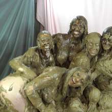 Jayce: Dixie is Back with 4 other gals in "Bed of Cakes 2.0!"