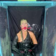 bsmessybakery: Bri's Fetish Awards VIP Treatment