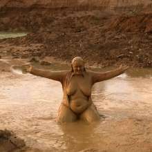 CheekyLuna: CheekyLuna's First Solo Outdoor Mud Play