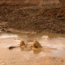 CheekyLuna: CheekyLuna's First Solo Outdoor Mud Play