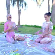 messyhot: Chikkin and Ari Cake by the Lake (not the Ocean)