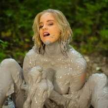 dlodoski: Anabelle's Messy Mud Fun--Photos