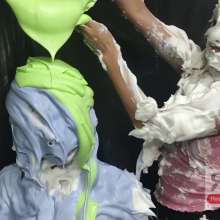 Ready2Wam Studio: Toss The Coin Messy Game with Viviana and Diana