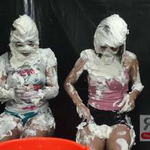 Ready2Wam Studio: Toss The Coin Messy Game with Viviana and Diana