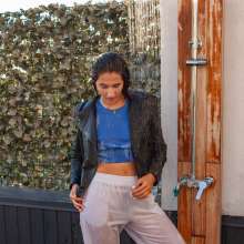 wet.look.me: Wetlook girl in leather jacket in shower | Wetlook.biz