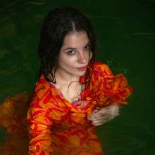 wet.look.me: Wetlook girl gets wet in Pajamas in the pool | Wetlook.biz