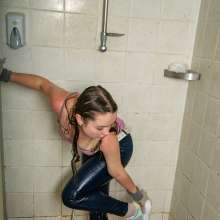 wet.look.me: Wetlook girl in shower gets wet in knitted sweater and jeans | Wetlook.biz