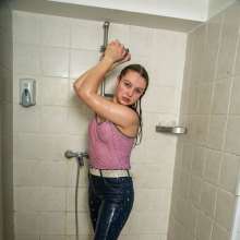 wet.look.me: Wetlook girl in shower gets wet in knitted sweater and jeans | Wetlook.biz