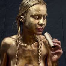 Your Wet Cat: Golden Goddess Unveiling the Sensual Art of Body Painting