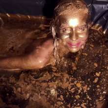 Your Wet Cat: Golden Goddess Unveiling the Sensual Art of Body Painting