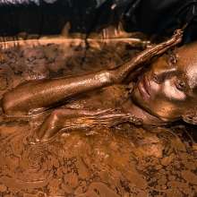 Your Wet Cat: Golden Goddess Unveiling the Sensual Art of Body Painting