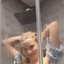 007buddy: Amelia in the Shower