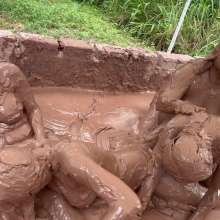 Messygirl: Mud Zombies