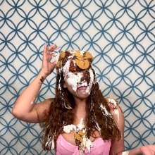 Slimed Models: Nia Gets Pied
