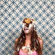 Slimed Models: Nia Gets Pied