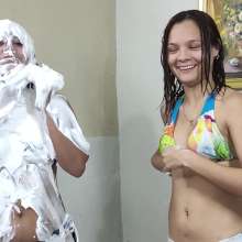 Ready2Wam Studio: Rock Paper Scissors: Viviana and Diana Rematch