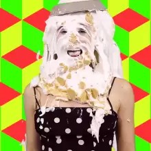 PieZone: Blondes On Sale!