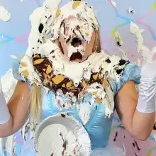 PieZone: Blondes On Sale!