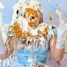 PieZone: Blondes On Sale!