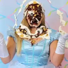 PieZone: Blondes On Sale!