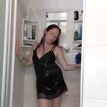 Thefetishgirl: Wet in the Shower