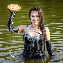 Sleazoid44: Gunning for You with pies