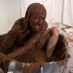 Messygirl: Pics from a new Messygirl Download