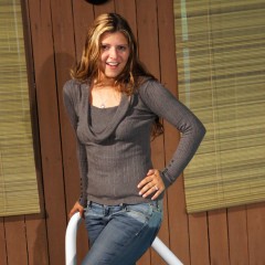 wetkahuna: Kristen in jeans & a sweater